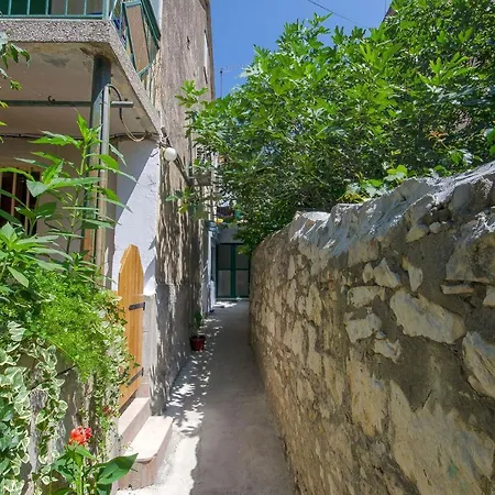 Brnistra Apartment *